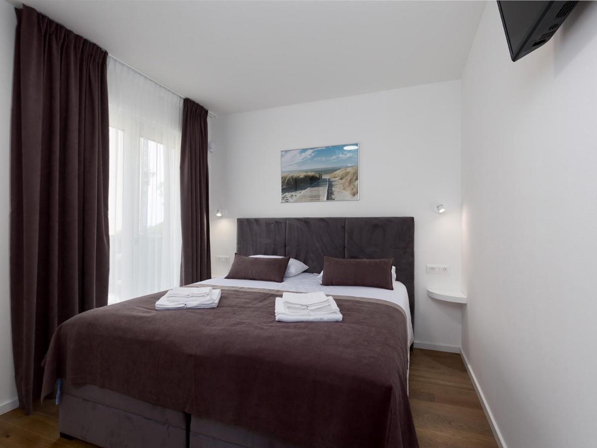 A&a1 A&a2 * Porec