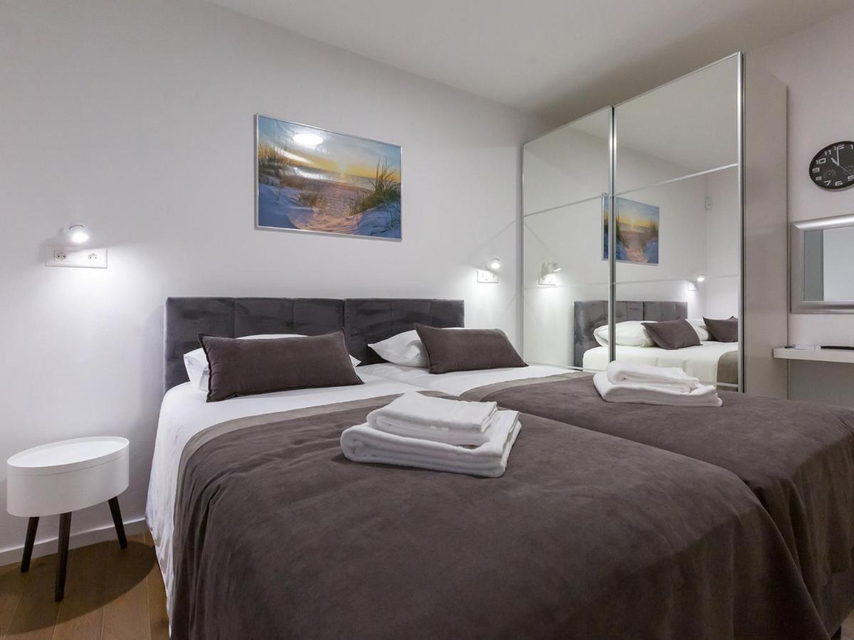 A&a1 A&a2 Apartment *