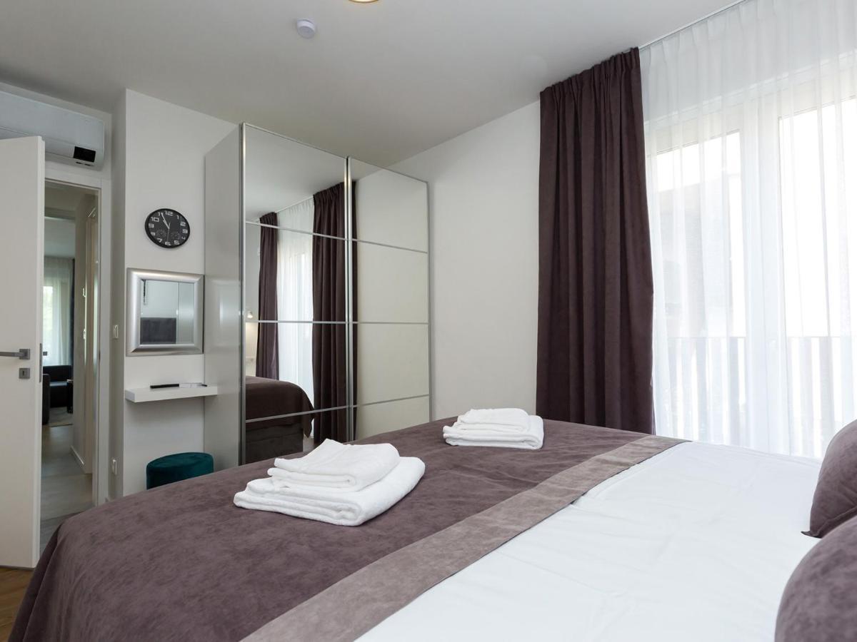 A&a1 A&a2 Apartment *