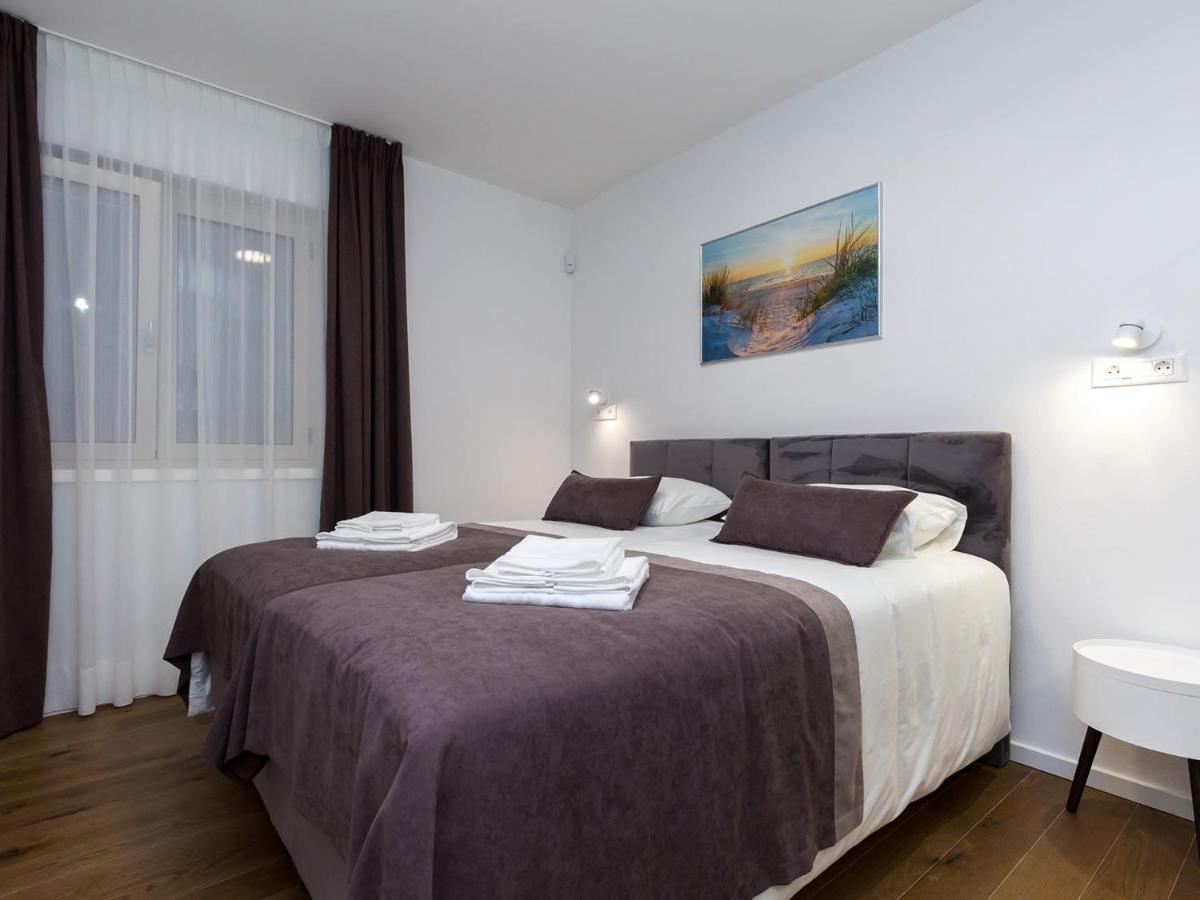 A&a1 A&a2 * Porec